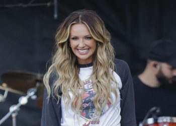 Carly Pearce “Has A Problem” When It Comes To Shoes, Clothes, And Makeup