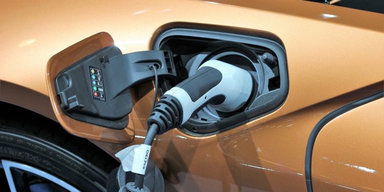 Smart charging can save electric vehicle drivers £110 a year and cut carbon footprint by 20%