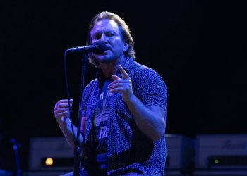 Eddie Vedder and the Earthlings Cover the Cure