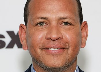 Alex Rodriguez Responds to Critic Questioning ‘Overnight Tan’ – Hollywood Life