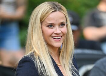 Reese Witherspoon Takes ‘Things Slow’ With ‘Friend’ Oliver Haarmann – Hollywood Life