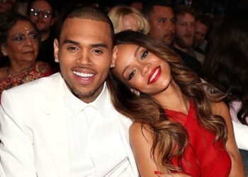 Chris Brown & Rihanna’s Relationship Timeline – Hollywood Life